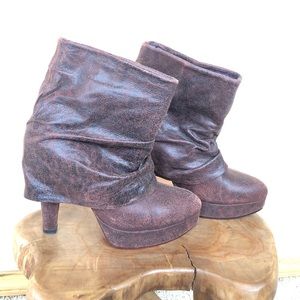 Custom made in Bali! Red ankle boots, high heel 💋